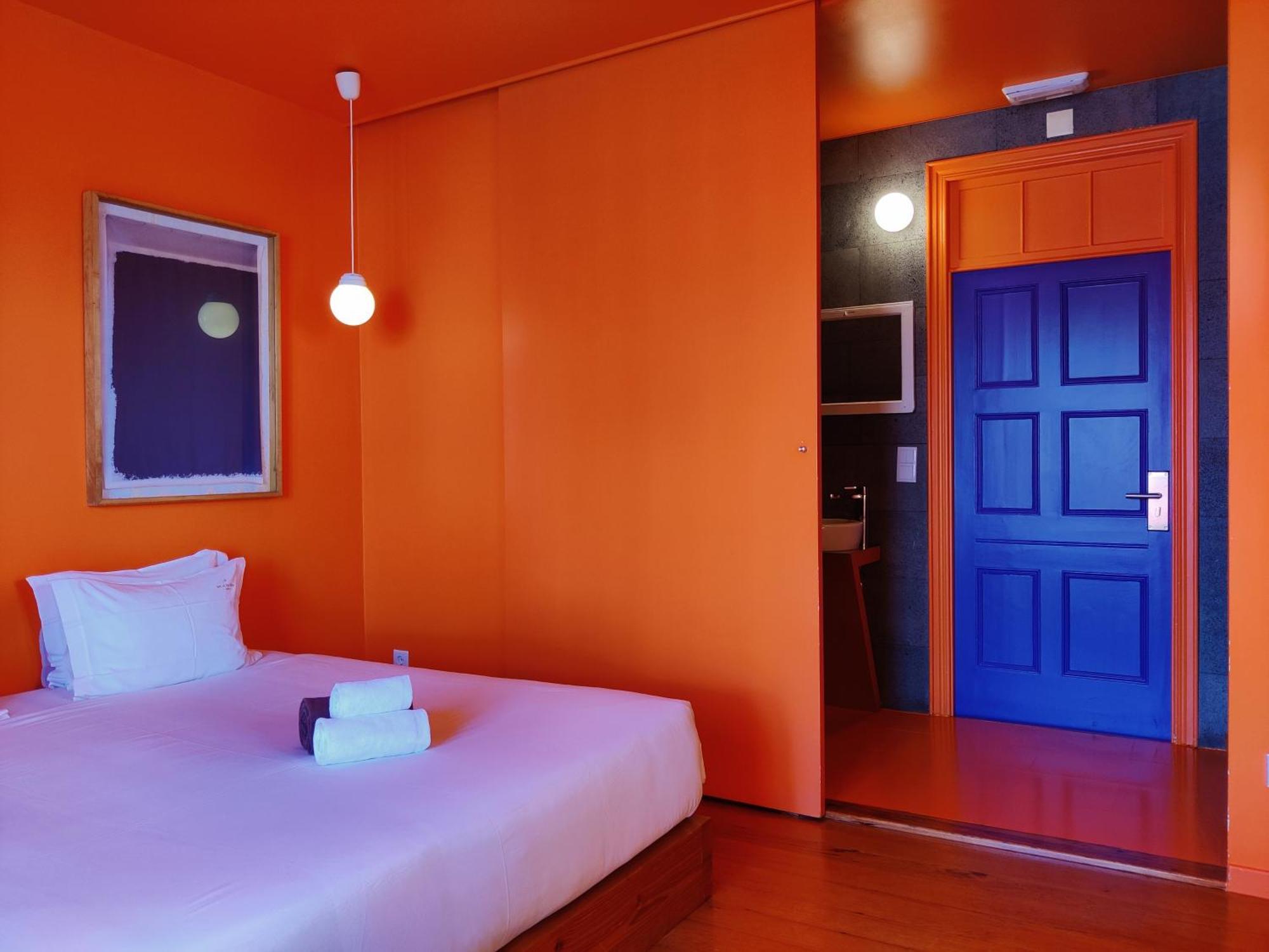 Out Of The Blue Hostel ปอนตาเดลกาดา ภายนอก รูปภาพ